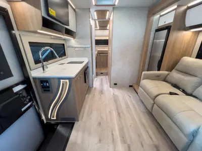 2027 Tiffin Motorhomes Wayfarer photo 5