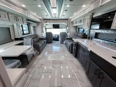 2027 Fleetwood Discovery LXE photo 3