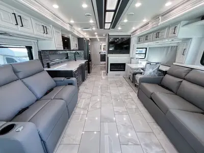2027 Fleetwood Discovery LXE photo 6