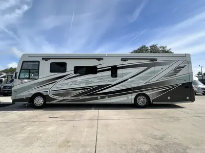 2027 Fleetwood Discovery LXE photo 25