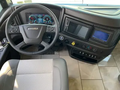 2027 Fleetwood Discovery LXE photo 2