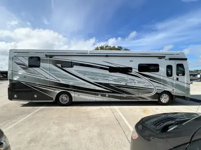 2027 Fleetwood Discovery LXE photo 27