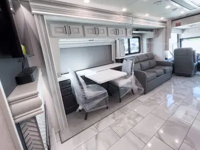 2027 Fleetwood Discovery LXE photo 14