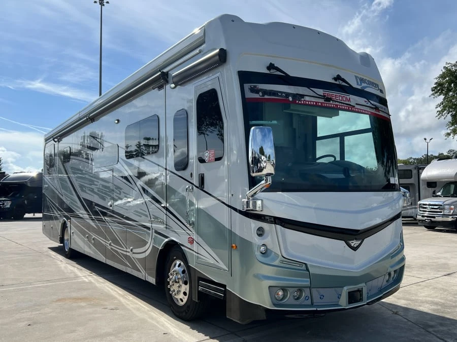 2027 Fleetwood Discovery LXE exterior