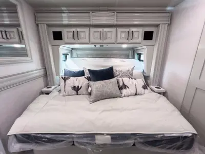 2027 Fleetwood Discovery LXE photo 19