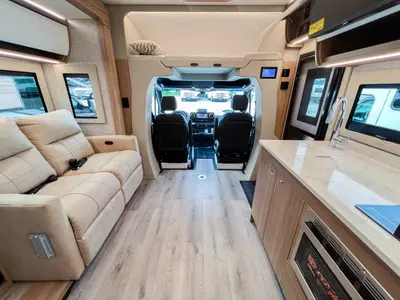 2027 Tiffin Motorhomes Wayfarer photo 3