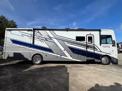2027 Fleetwood Fortis photo 25