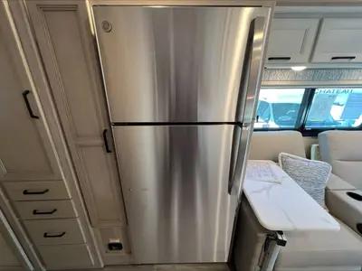 2027 Thor Motor Coach Omni photo 13