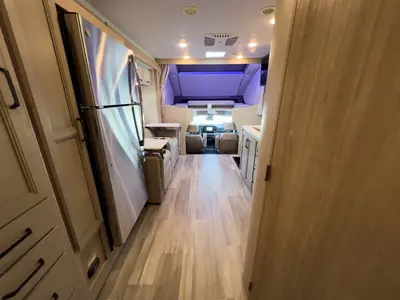 2027 Thor Motor Coach Omni photo 3