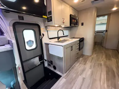 2027 Thor Motor Coach Omni photo 6