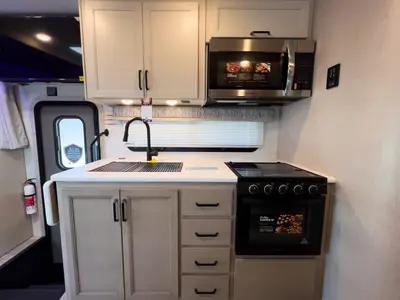 2027 Thor Motor Coach Omni photo 7
