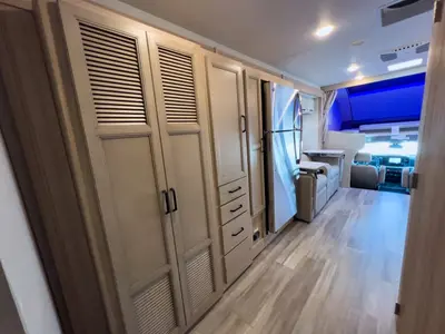 2027 Thor Motor Coach Omni photo 14