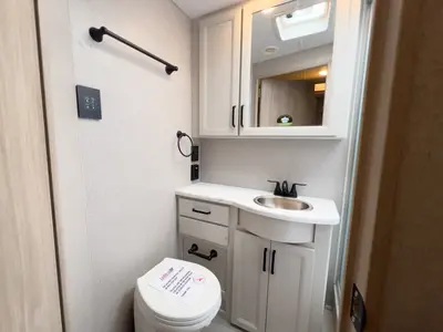2027 Thor Motor Coach Omni photo 17