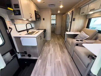 2027 Thor Motor Coach Omni photo 5