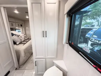 2027 Fleetwood Discovery photo 22