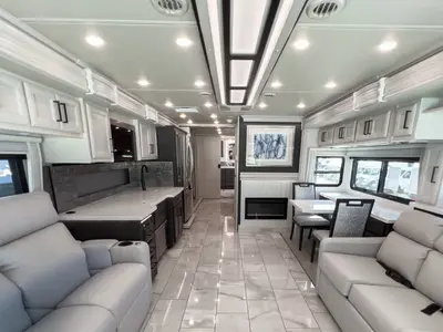 2027 Fleetwood Discovery photo 5