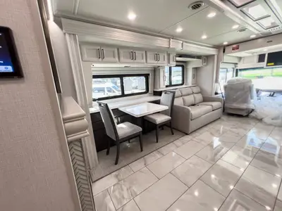2027 Fleetwood Discovery photo 15