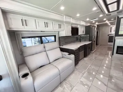 2027 Fleetwood Discovery photo 7