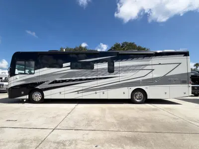 2027 Fleetwood Discovery photo 26