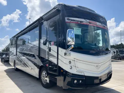 New 2027 Fleetwood Discovery 38W