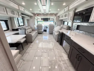 2027 Fleetwood Discovery photo 3