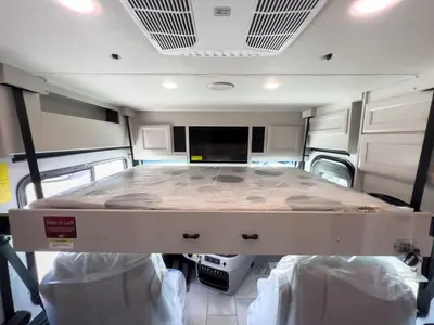 2027 Fleetwood Discovery photo 4