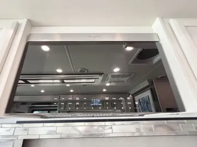 2027 Fleetwood Discovery photo 10