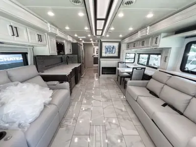 2027 Fleetwood Discovery photo 6