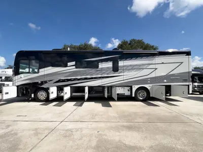 2027 Fleetwood Discovery photo 27