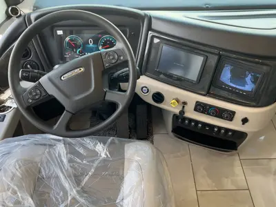 2027 Fleetwood Discovery photo 2
