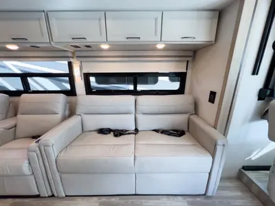 2027 Thor Motor Coach Windsport photo 14