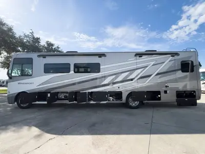 2027 Thor Motor Coach Windsport photo 24