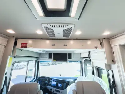 2027 Fleetwood Discovery photo 4