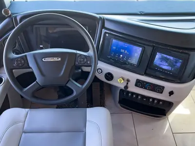 2027 Fleetwood Discovery photo 2