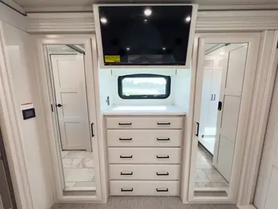 2027 Fleetwood Discovery photo 20