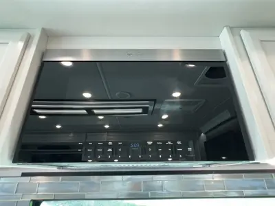 2027 Fleetwood Discovery photo 11