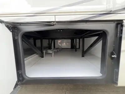 2027 Fleetwood Discovery photo 30