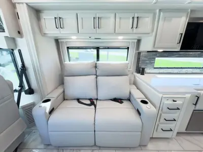 2027 Fleetwood Discovery photo 7