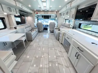 2027 Fleetwood Discovery photo 3