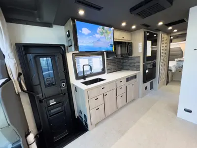 2027 Grand Design Lineage Series F photo 6