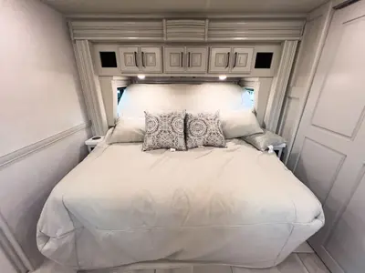 2027 Fleetwood Discovery LXE photo 19