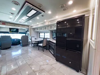 2027 Fleetwood Discovery LXE photo 15