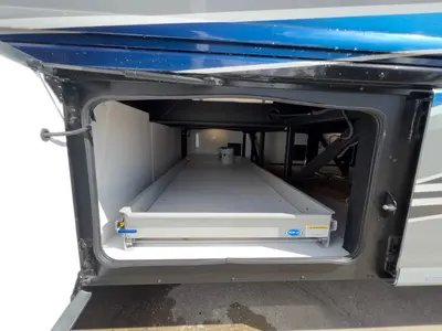 2027 Fleetwood Discovery LXE photo 29