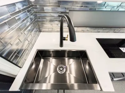 2027 Fleetwood Discovery LXE photo 10