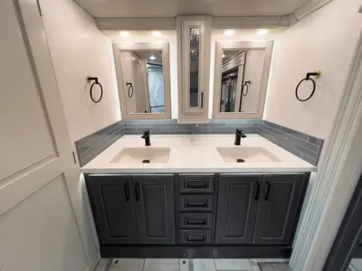 2027 Fleetwood Discovery LXE photo 21