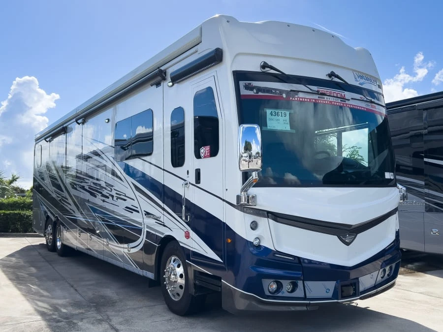 2027 Fleetwood Discovery LXE exterior