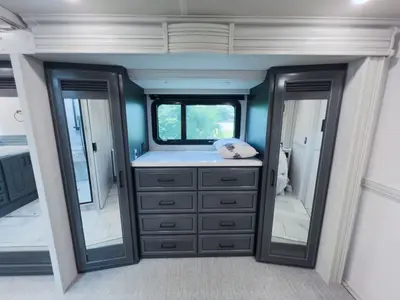 2027 Fleetwood Discovery LXE photo 20