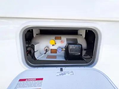 2027 Thor Motor Coach Chateau Sprinter photo 25