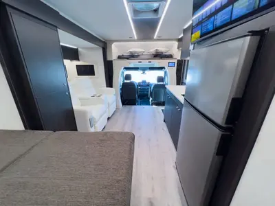 2027 Tiffin Motorhomes Wayfarer photo 3