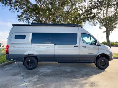 2027 Tiffin Motorhomes GH2 photo 17